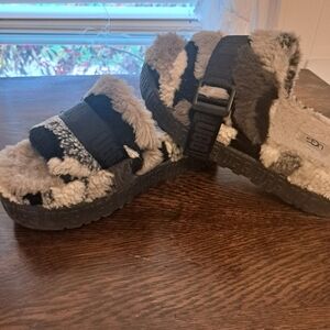 UGG Fluffy Slippers W/ Shearling